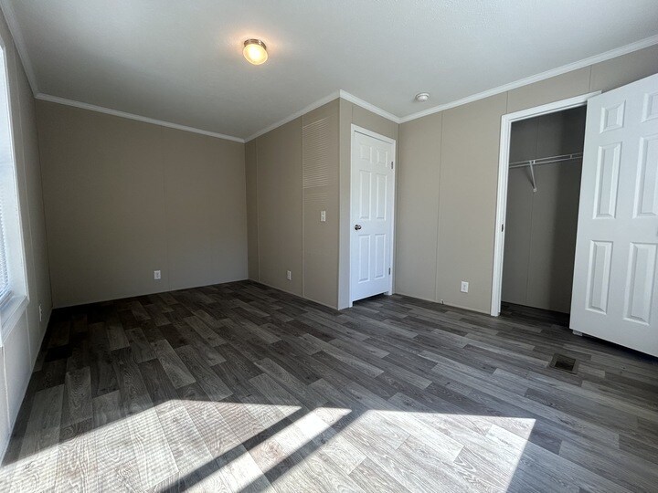 Building Photo - 12501 Apple Ln