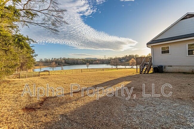 Building Photo - 496 Langley Rd