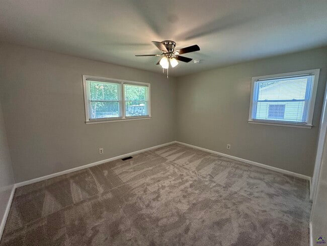 Building Photo - 1021 Greenwood Dr