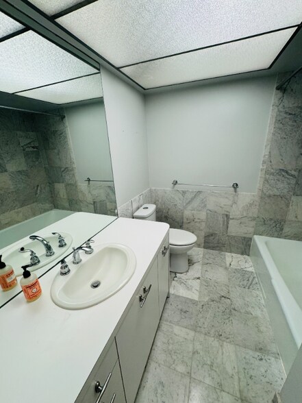 Building Photo - 1527 S Flagler Dr