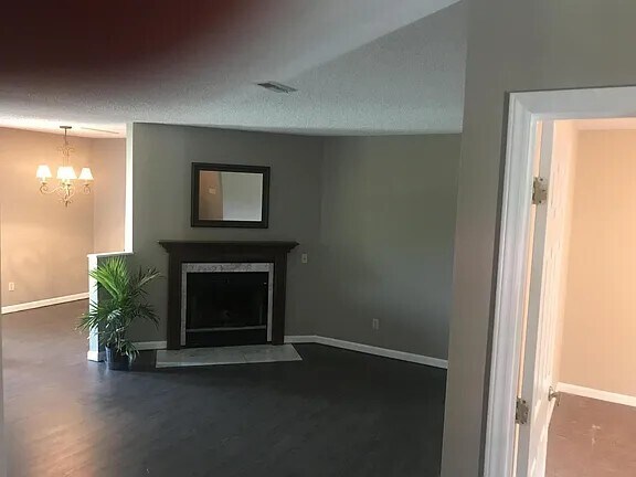 Building Photo - 2104 Silverbrook Dr