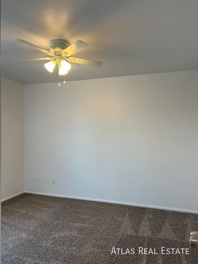 Building Photo - 1045 E University Dr