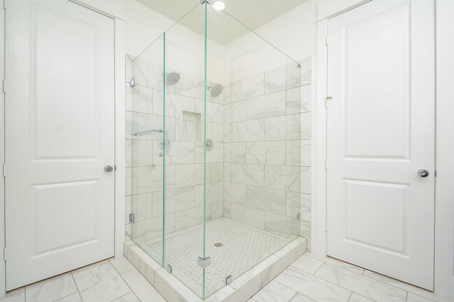 Building Photo - 310 Cyclamen St