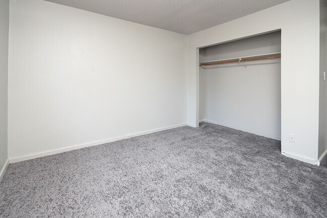 Building Photo - Spacious, affordable two bedroom townhouse just minutes from shopping and dining in Gastonia!