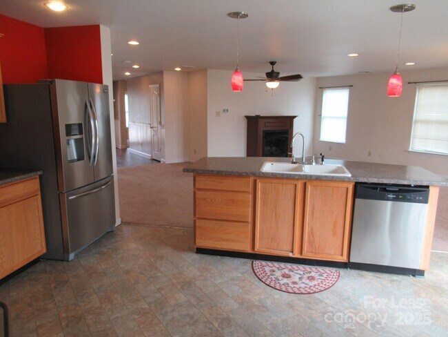 Building Photo - 122 Anastasia Ln