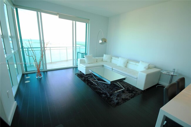 Building Photo - 950 Brickell Bay Dr