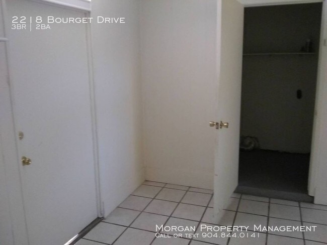 Building Photo - 2218 Bourget Dr