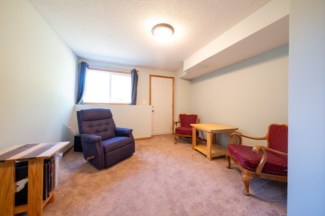 Building Photo - 8001 Vincent Cir N