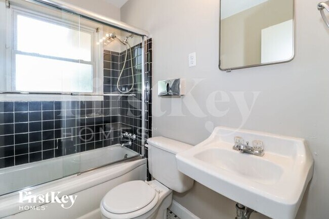 Building Photo - 4205 Charleswood Rd