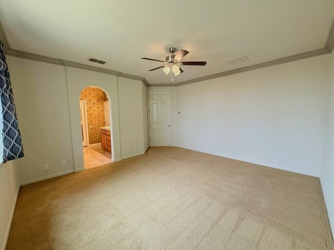 Building Photo - 4290 Lasalle Dr