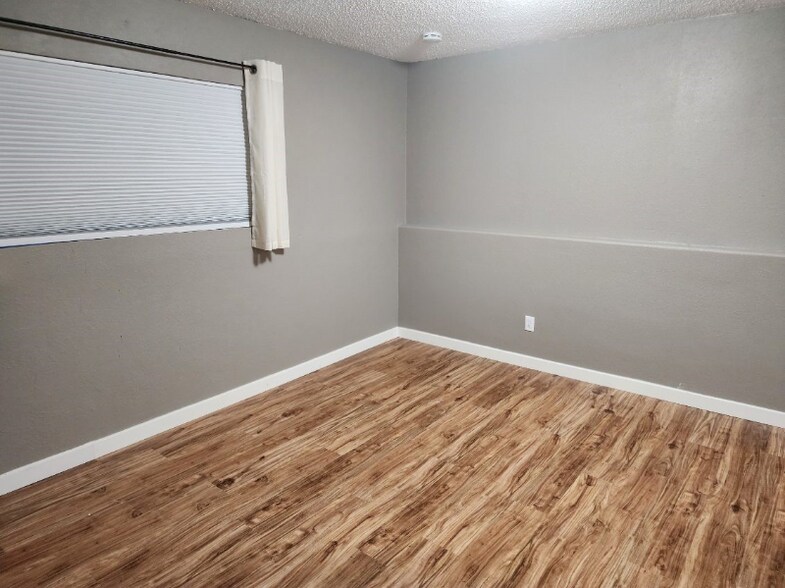 Building Photo - 2922 Dickens Dr