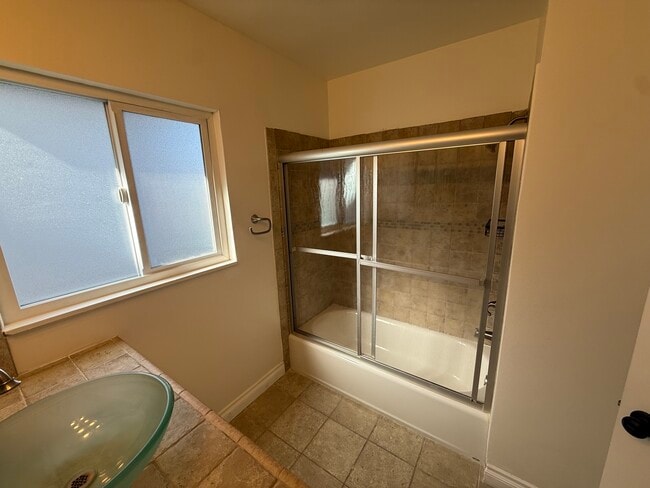 Building Photo - 316 Calle Miramar