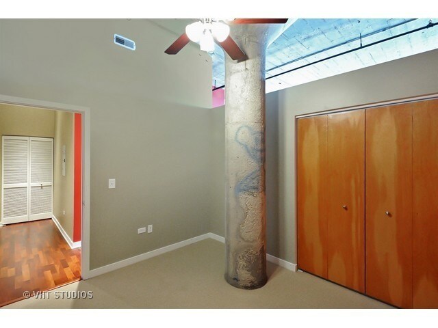 Building Photo - 3963 W Belmont Ave