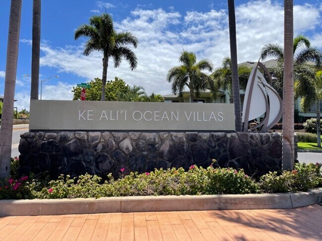 Building Photo - Gorgeous like new Premier condo in S. Kihe...