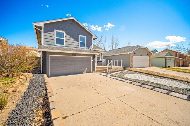 Building Photo - Stunning tri-level remodeled home in Briargate!