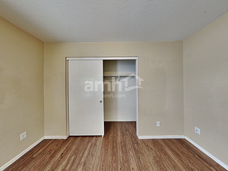 Building Photo - 5020 E Butterweed Dr