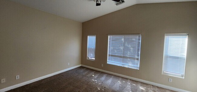 Building Photo - Great single Story Home in Southwest locat...