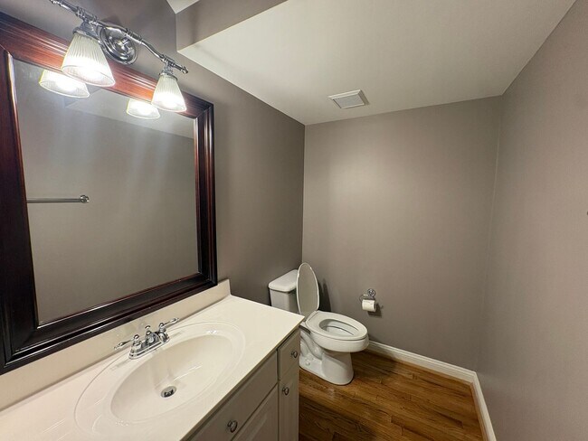 Building Photo - Townhome Available in North Main Community Downtown Greenville!