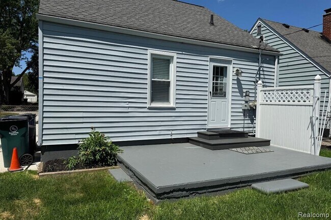 Building Photo - 128 Girard Ave