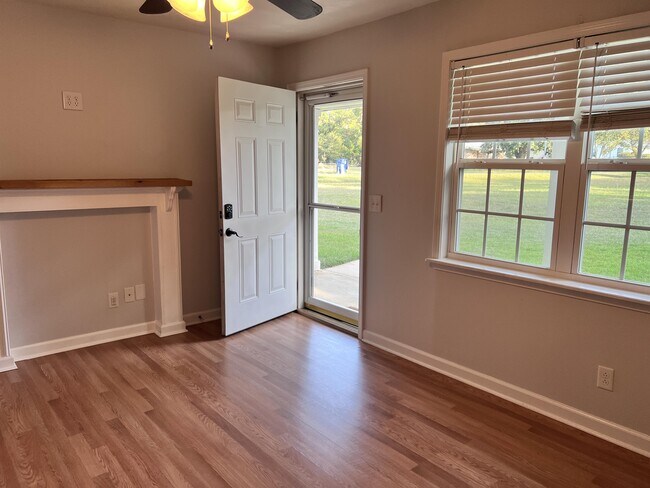 Building Photo - 69 Rainbow Rd