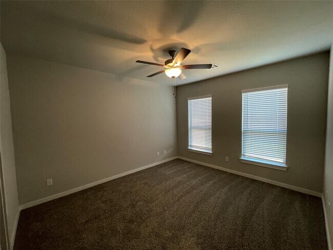 Building Photo - 9852 Grosbeak Ln