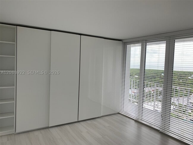 Building Photo - 881 Ocean Dr
