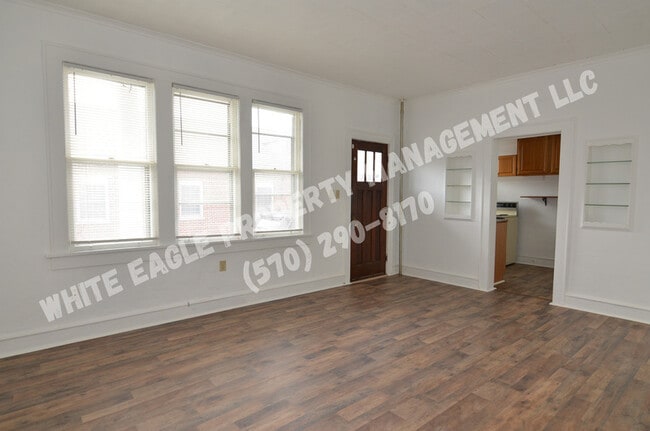 Building Photo - 208 Olyphant Ct