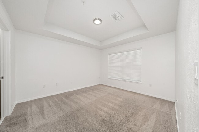 Building Photo - Elegant 2 bedrooms/2 bath condo located in St. Cloud with 1-Car garage