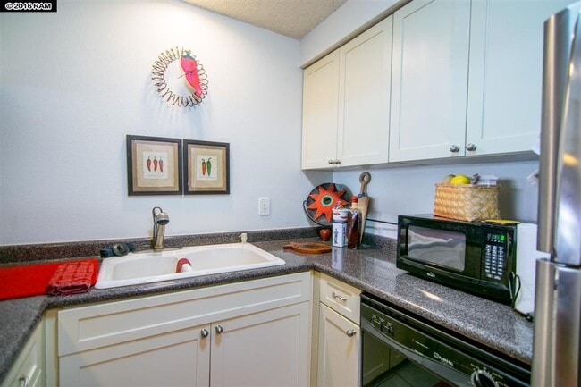 Building Photo - Highly Desirable Maui Gardens Unit Available 12/15/2025