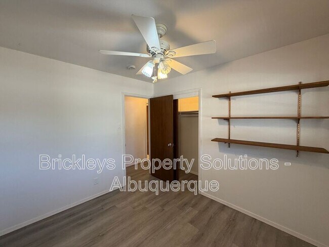 Building Photo - 337 Glorieta St NE