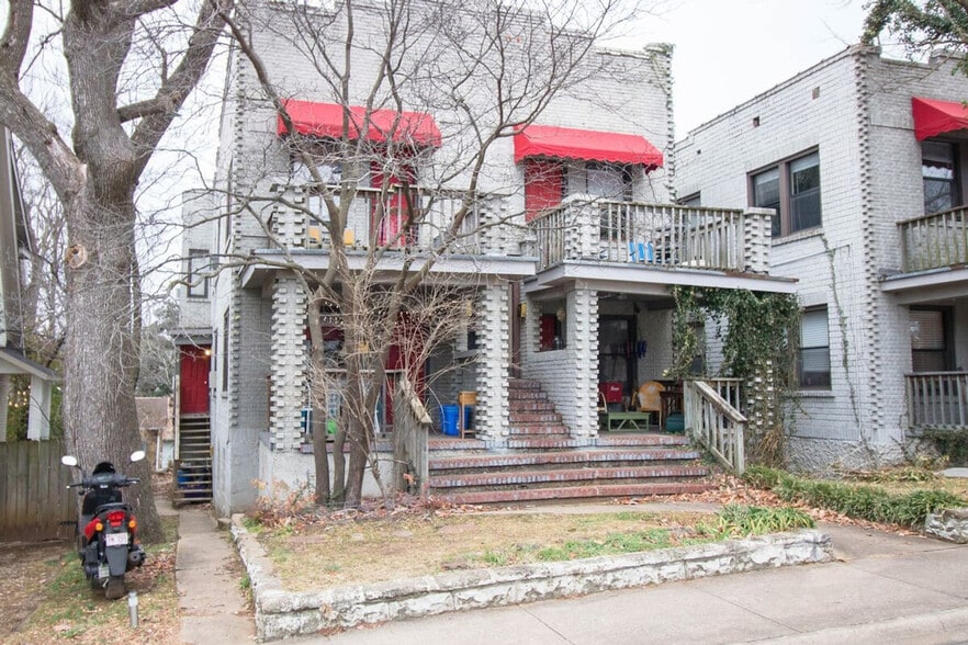 Building Photo - 122 W Meadow St