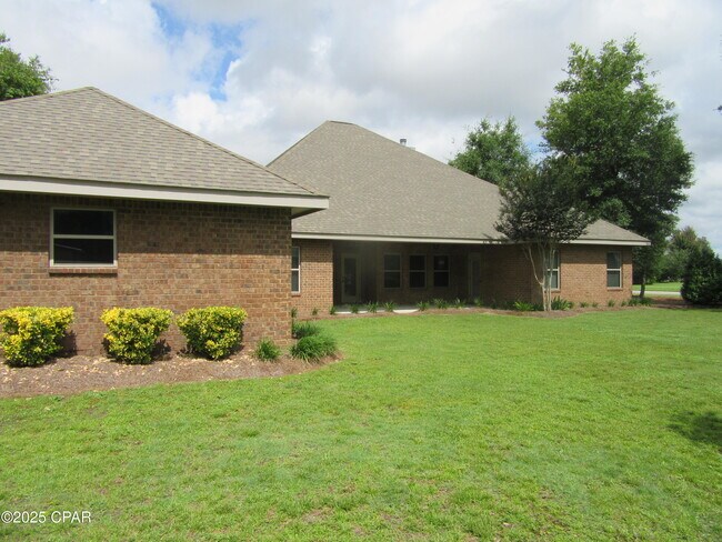 Building Photo - 114 Lake Merial Shores Dr
