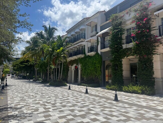 Building Photo - 1527 S Flagler Dr