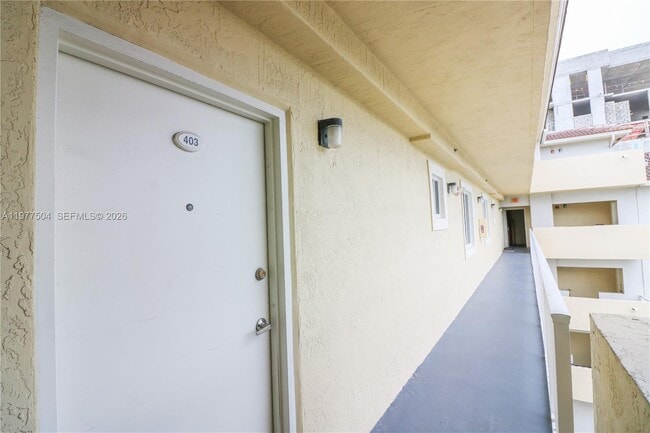 Building Photo - 134 SW 7th Ave