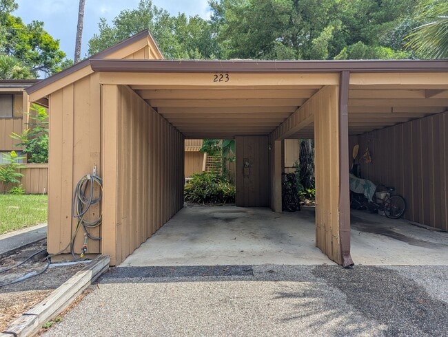 Building Photo - True Florida Living