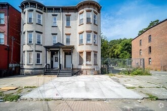 Building Photo - 347 Liberty St