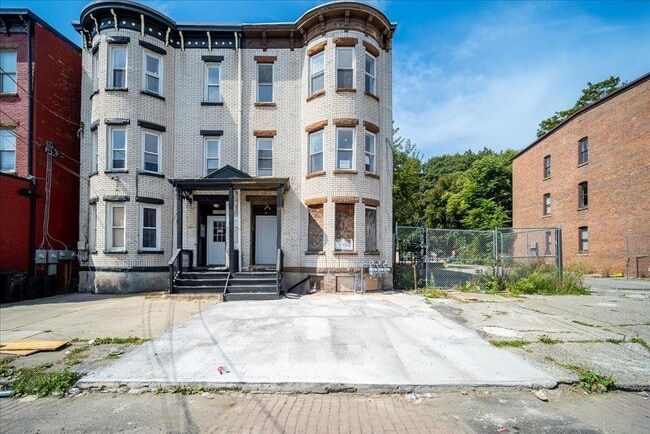 Primary Photo - 347 Liberty St