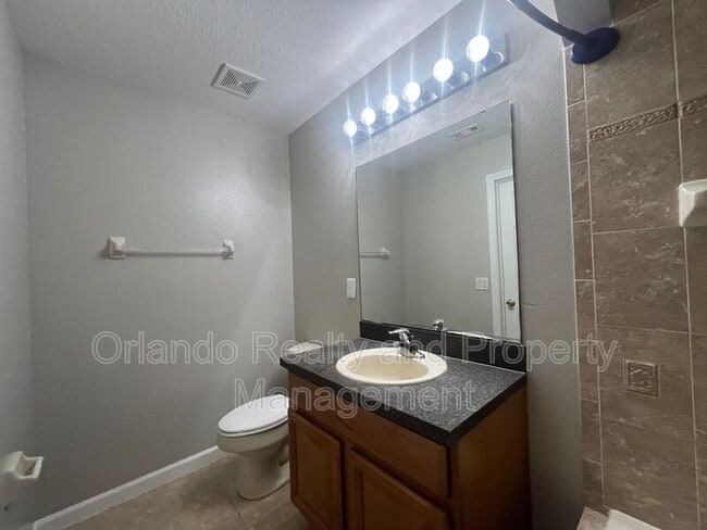 Building Photo - 16621 Cedar Crest Dr