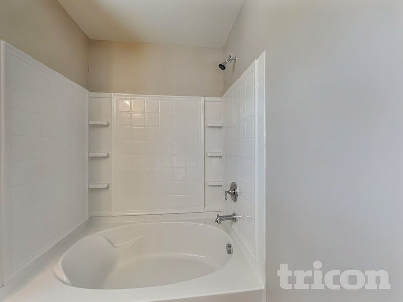 Building Photo - 1704 Sawtooth Ct