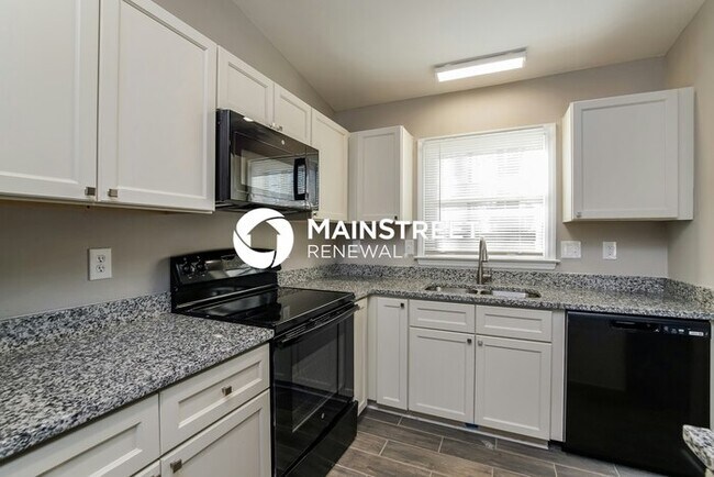 Building Photo - 3 Bedroom Pet-Friendly Home in RALEIGH, NC with Main Street Renewal