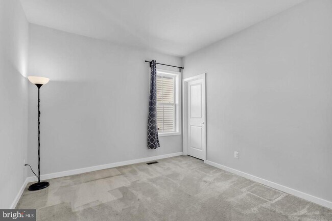 Building Photo - 41919 Spring Air Dr