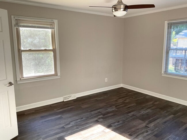 Building Photo - HomeFor Rent with 3 Bedrooms, 2 Baths, 2 Car Garage in Lincolnton NC