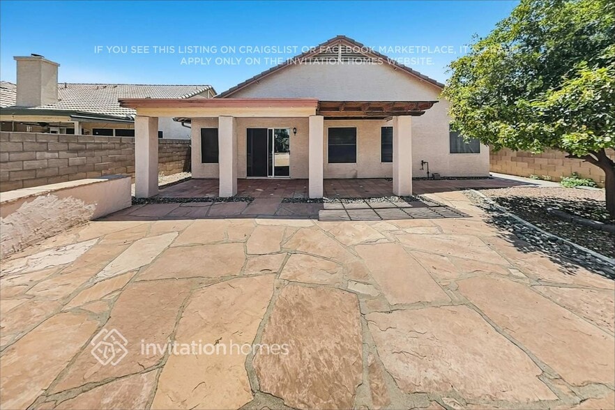 Building Photo - 7546 W Jenan Dr