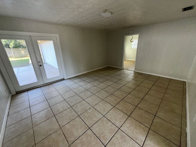 Building Photo - Home for Rent in Arlington 4-Bedroom, 2-Bathroom