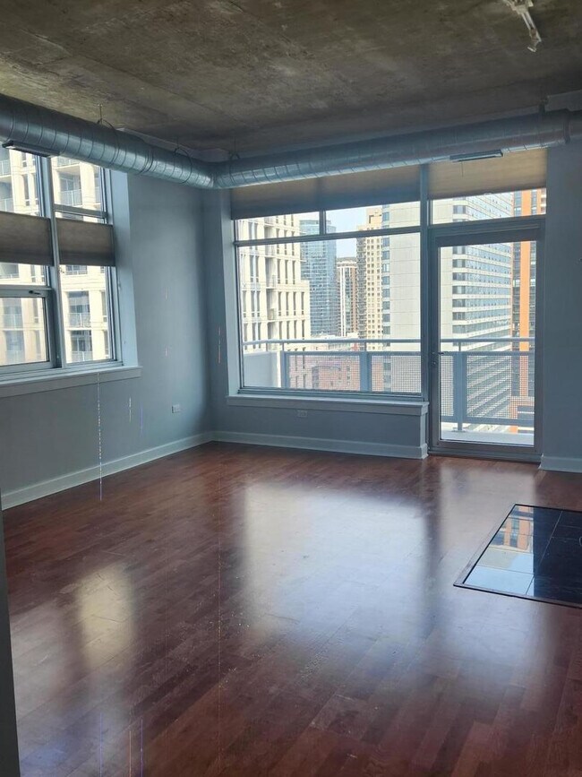 Building Photo - 1305 S Michigan Ave