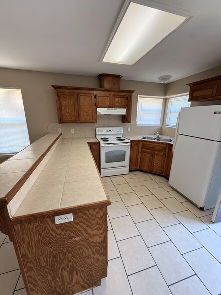 Apt B: Kitchen - 302 W Amy Dr