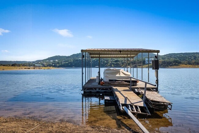 Building Photo - 18300 W Rim Dr