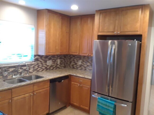 Building Photo - 5843 Queensloch Dr