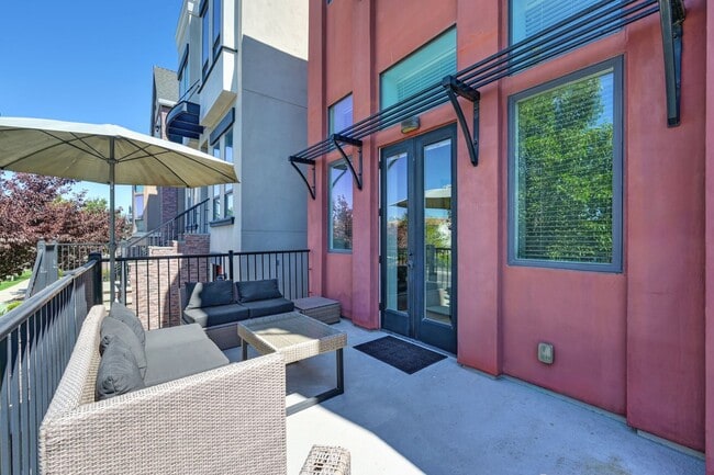 Building Photo - 3 bedroom | 2.5 bathroom | Crocker Village Brownstone