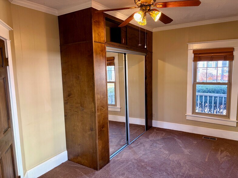 Building Photo - 125 E 39th St